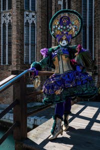 Die Kostümierten des venezianischen Karnevals vor der Madonna della Salute.