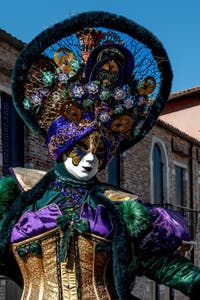 Die Kostümierten des venezianischen Karnevals vor der Madonna della Salute.