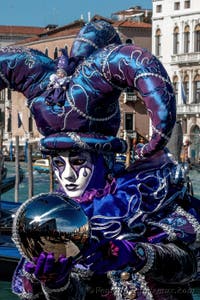 Die Kostümierten des venezianischen Karnevals vor der Madonna della Salute.