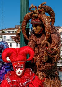 Die Kostümierten des venezianischen Karnevals vor der Madonna della Salute.