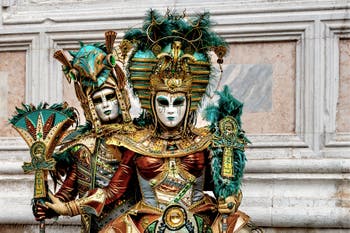 Die Kostümierten der Karnevalsparade von Venedig 2026 vor der Kirche San Zaccaria.