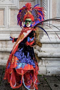 Die Kostümierten der Karnevalsparade von Venedig 2026 vor der Kirche San Zaccaria.