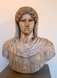 Büste der Aphrodite Sosandra im Archäologischen Museum von Venedig in Italien