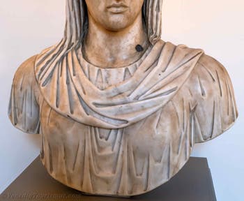 Büste der Aphrodite Sosandra im Archäologischen Museum von Venedig in Italien