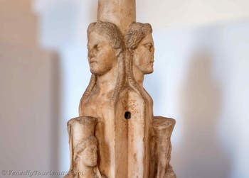 Die Göttin Hekate, das Hekateion und die Chariten im Archäologischen Museum von Venedig in Italien