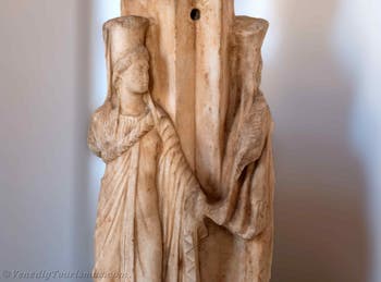 Die Göttin Hekate, das Hekateion und die Chariten im Archäologischen Museum von Venedig in Italien