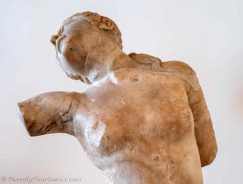 Hermaphroditos im Kampf mit einem Satyr im Archäologischen Museum von Venedig in Italien