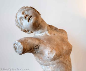 Hermaphroditos im Kampf mit einem Satyr im Archäologischen Museum von Venedig in Italien