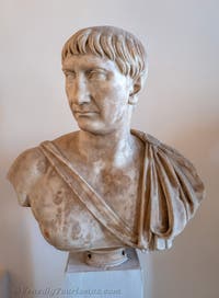 Kaiser Trajan, zehnjähriger Typ, im Archäologischen Museum von Venedig in Italien