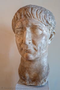 Kopf des Kaisers Trajan im Archäologischen Museum von Venedig in Italien
