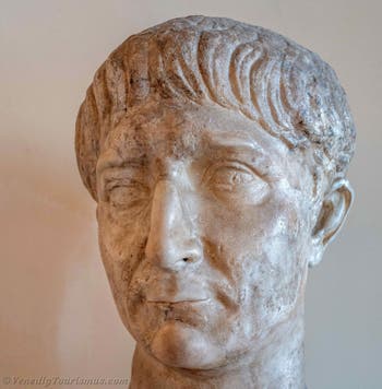 Kopf des Kaisers Trajan im Archäologischen Museum von Venedig in Italien