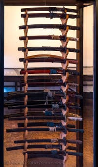 Japanische Katanas im Museum für Orientalische Kunst Ca' Pesaro in Venedig, Italien