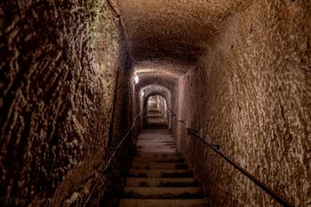 Der Tunnel und die Säle der Galeria Borbonica, der Bourbon-Tunnel in Neapel, Italien