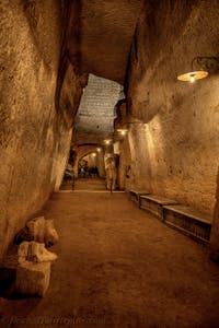 Der Tunnel und die Säle der Galeria Borbonica, der Bourbon-Tunnel in Neapel, Italien