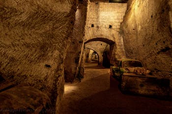 Der Tunnel und die Säle der Galeria Borbonica, der Bourbon-Tunnel in Neapel, Italien