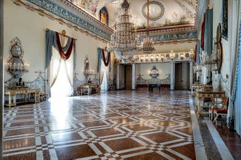 Der Empfangssaal des Königspalasts Capodimonte in Neapel, Italien