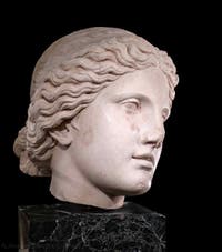 Kopf von Aphrodite, Archäologisches Museum in der Galleria d’Italia in Neapel, Italien