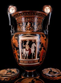 Krater mit Voluten, Verstorbener in einem Naiskos, Galleria d’Italia Zevallos in Neapel, Italien