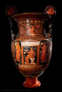 Krater mit Voluten, Jungfrauen am Brunnen und Kampf der Amazonen, Galleria d’Italia Zevallos in Neapel, Italien