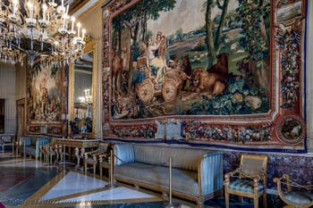 Der Botschafter-Saal im Königspalast von Neapel in Italien und die Fresken von Belisario Corenzio