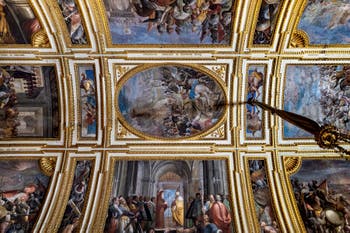 Der Botschafter-Saal im Königspalast von Neapel in Italien und die Fresken von Belisario Corenzio