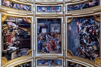 Der Botschafter-Saal im Königspalast von Neapel in Italien und die Fresken von Belisario Corenzio