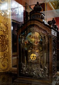 Charles Clay, Musikuhr mit mechanischer Orgel und Automaten, Sala dei Fiamminghi im Königspalast von Neapel