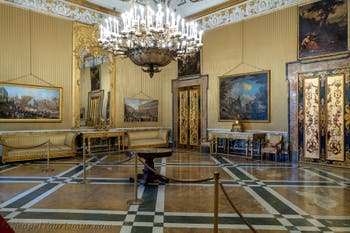 Der dritte Salon der Königin im Königspalast von Neapel in Italien