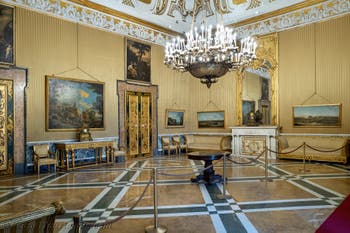 Der dritte Salon der Königin im Königspalast von Neapel in Italien