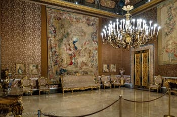 Dritter Vorraum des Königspalasts von Neapel in Italien: Die Entführung der Proserpina von Étienne Lanier