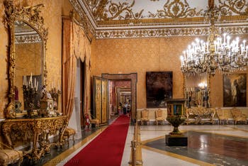 Der erste Salon der Königin im Königspalast von Neapel in Italien
