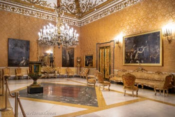 Der erste Salon der Königin im Königspalast von Neapel in Italien