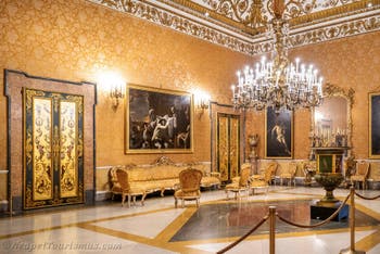Der erste Salon der Königin im Königspalast von Neapel in Italien