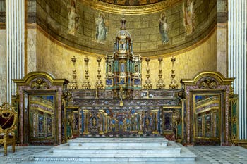 Altar der Kapelle des Königspalasts in Neapel, Italien