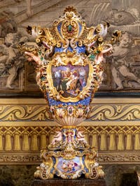 Der Herkules-Saal oder Vizekönigs-Saal im Königspalast von Neapel in Italien