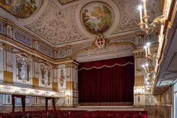 Das Hoftheater des Königspalasts in Neapel, Italien