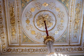 Der Thronsaal des Königspalasts von Neapel in Italien