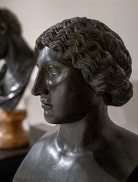 Kopf einer Amazone nach dem Vorbild von Mattei, Phidias zugeschrieben, Villa dei Papiri, quadratischer Säulenhof, Herculaneum, Archäologisches Museum von Neapel, Italien