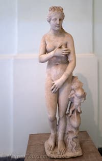 Aphrodite, Typ Dresden-kapitolinische, Archäologisches Museum von Neapel in Italien