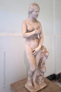 Aphrodite, Typ Dresden-kapitolinische, Archäologisches Museum von Neapel in Italien