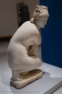 Aphrodite als hockende Venus, Farnese-Sammlung, Archäologisches Museum von Neapel in Italien