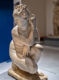 Aphrodite als hockende Venus, Farnese-Sammlung, Archäologisches Museum von Neapel in Italien