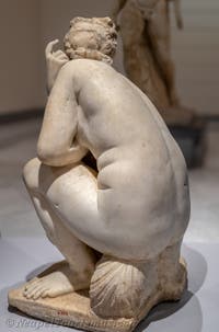 Aphrodite als hockende Venus, Farnese-Sammlung, Archäologisches Museum von Neapel in Italien