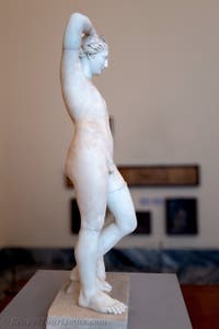 Apollon als Hermaphroditos mit einem Köcher, Pompeji, Archäologisches Museum von Neapel in Italien