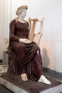 Sitzender Apollon mit einer Leier, Farnese-Sammlung, Archäologisches Museum von Neapel in Italien