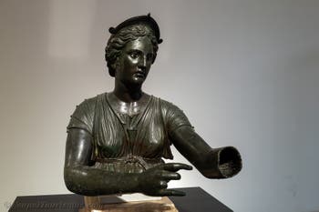 Artemis beim Bogenschießen, Apollontempel, Pompeji, Archäologisches Museum von Neapel in Italien
