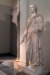 Artemis vom Typ Leiden-Dion, Farnese-Sammlung, Archäologisches Museum von Neapel in Italien