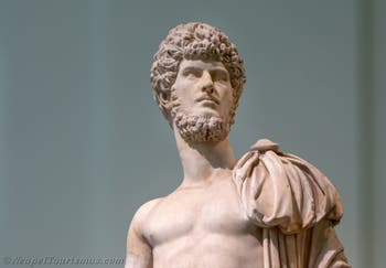Statue von Asklepios, Farnese-Sammlung, Archäologisches Museum von Neapel in Italien