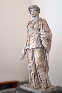 Flora als kleine Pomona, Farnese-Sammlung, Archäologisches Museum von Neapel, Italien