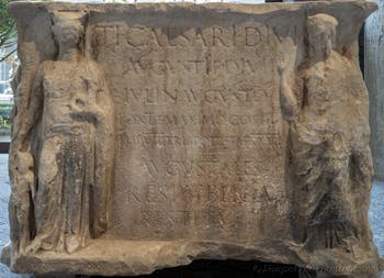 Tiberius-Sockel mit den Städten Sardes und Magnesia in Kleinasien, Archäologisches Museum von Neapel in Italien